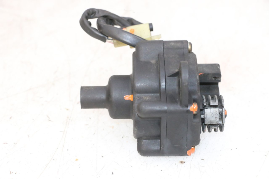 photo de MOTEUR VALVE ECHAPPEMENT HONDA NSR R 125 (1994 - 2003) - Autre angle de vue