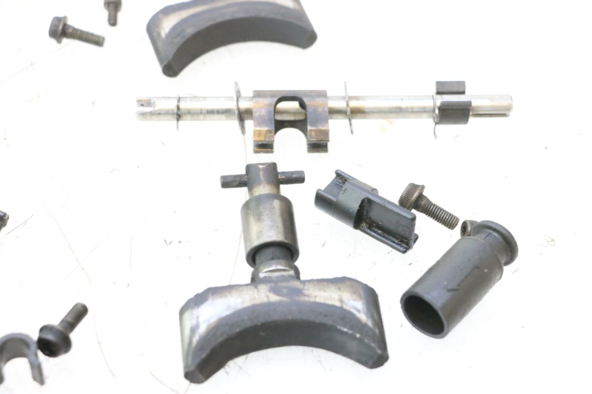 photo de MOTEUR VALVE ECHAPPEMENT YAMAHA WAVE RUNNER GP R 1200 (2000 - 2003) - Marquages et références