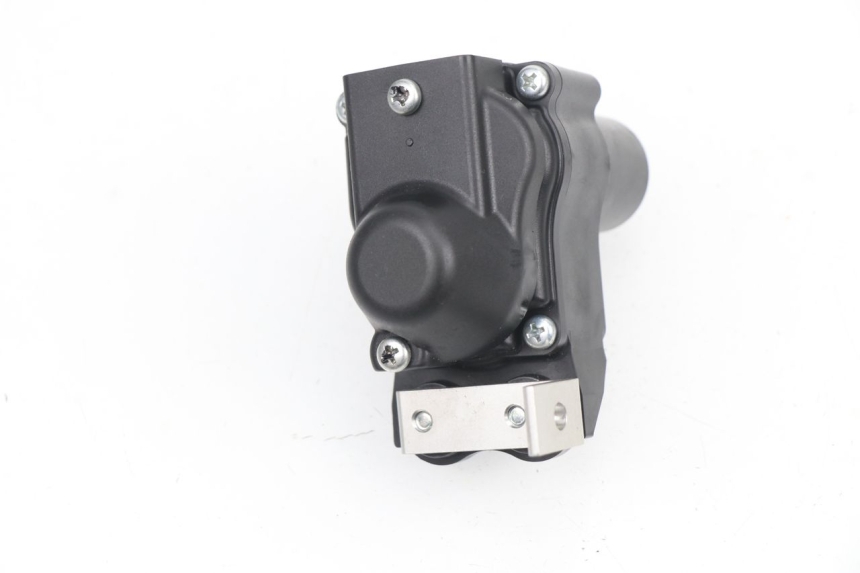 photo de MOTEUR VALVE ECHAPPEMENT YAMAHA YZF R1M R1 M 1000 (2015 - 2020)