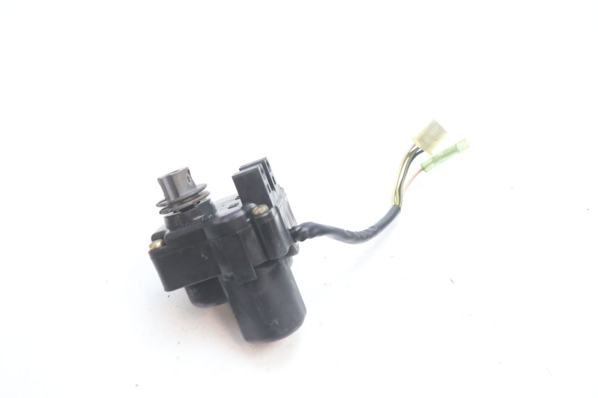photo de MOTEUR VALVE ECHAPPEMENT YAMAHA YZF R GENESIS 750 (1993 - 1998) - Vue principale