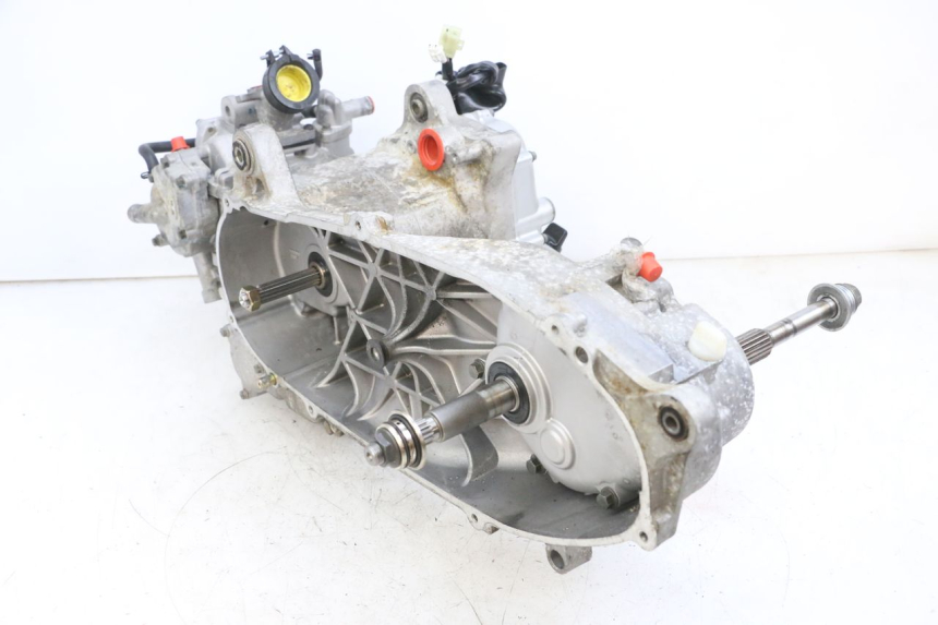 photo de MOTEUR YAMAHA XMAX X-MAX 125 (2006 - 2009) - État de surface