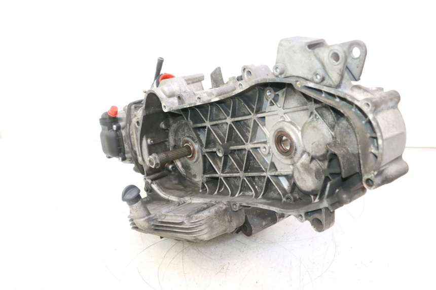 photo de MOTEUR PIAGGIO X8 STREET 125 (2006 - 2007) - Gros plan technique