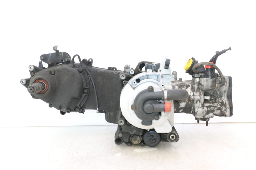 photo de MOTEUR PIAGGIO X9 AMALFI 180 (2000 - 2003) - Vue rapprochée
