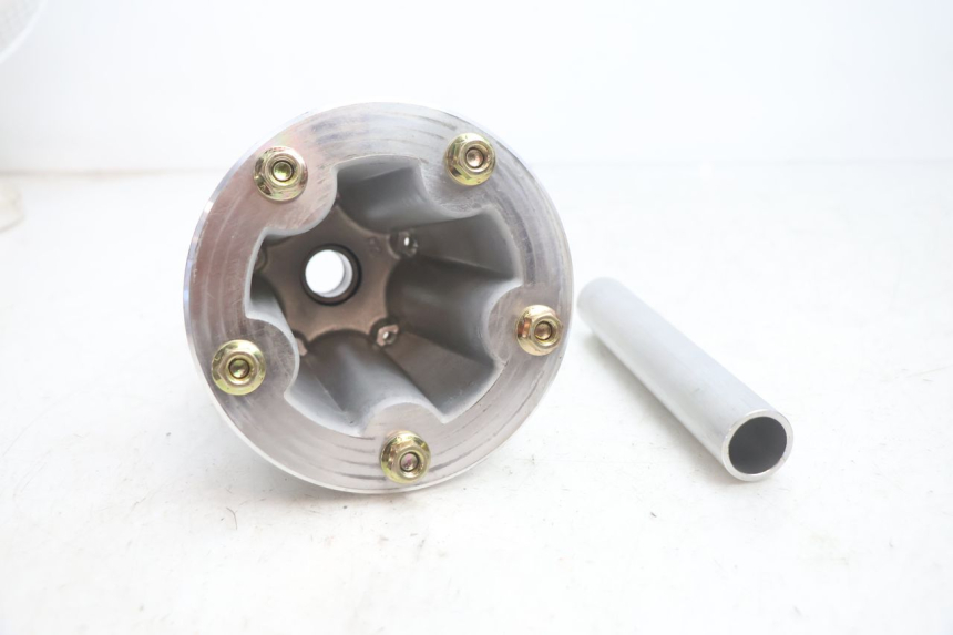 photo de MOYEU ROUE ARRIERE CAN-AM SPYDER RS 1000 (2008 - 2012) - Autre angle de vue