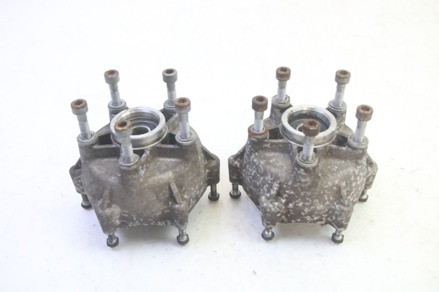 photo de MOYEU ROUE AVANT PIAGGIO MP3 RL 250 (2006 - 2010) - Gros plan technique