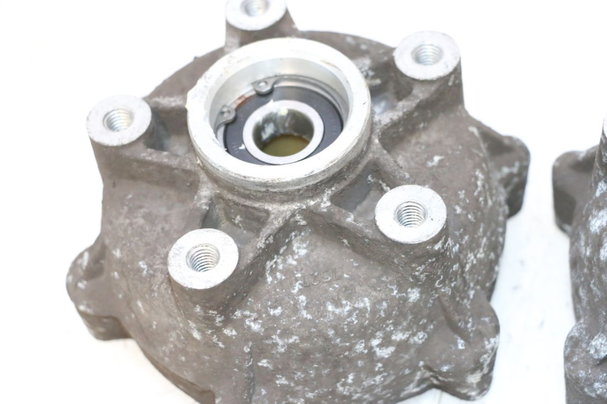 photo de MOYEU ROUE AVANT PIAGGIO MP3 RL 250 (2006 - 2010) - Gros plan technique