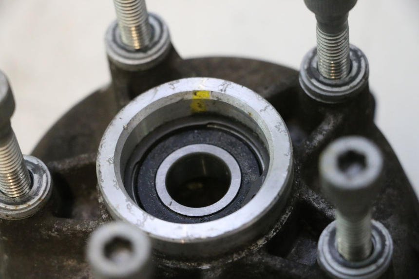 photo de MOYEU ROUE AVANT PIAGGIO MP3 500 (2011 - 2015) - Autre angle de vue