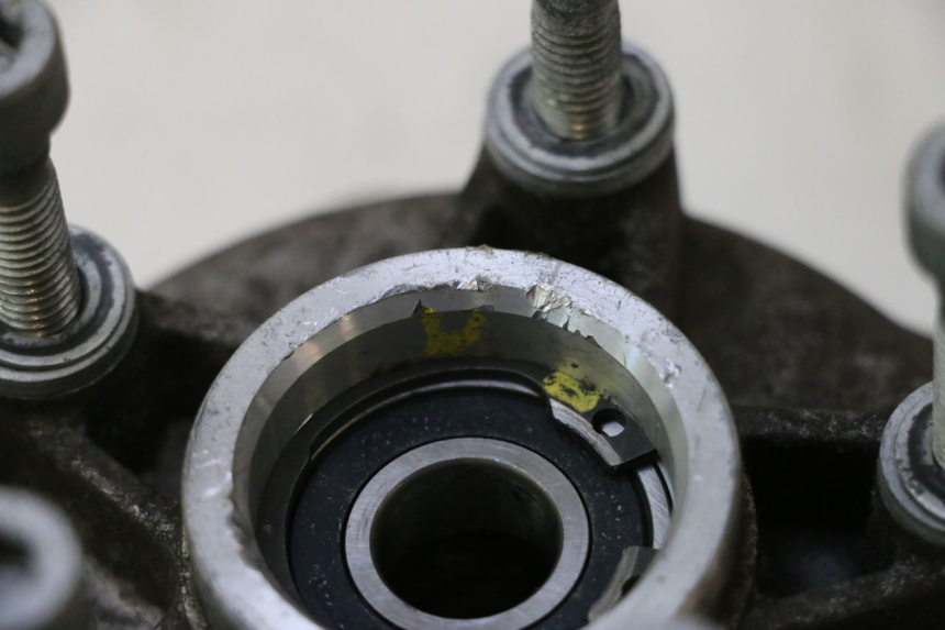 photo de MOYEU ROUE AVANT PIAGGIO MP3 500 (2011 - 2015) - Gros plan technique