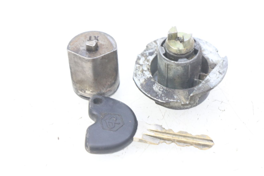 photo de NEIMAN PIAGGIO FLY 100 (2006 - 2010) - Autre angle de vue