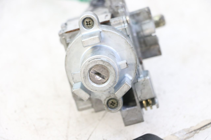 photo de NEIMAN KYMCO PEOPLE S 125 (2000 - 2008) - Vue d’ensemble