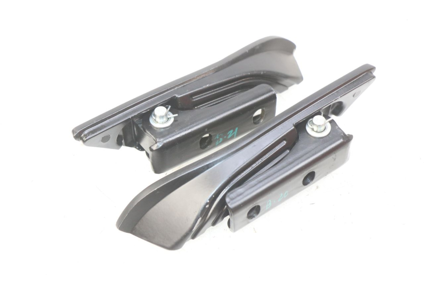 photo de PAIRE CALE PIED ARRIERE APRILIA SXR 50 (2021 - 2023)