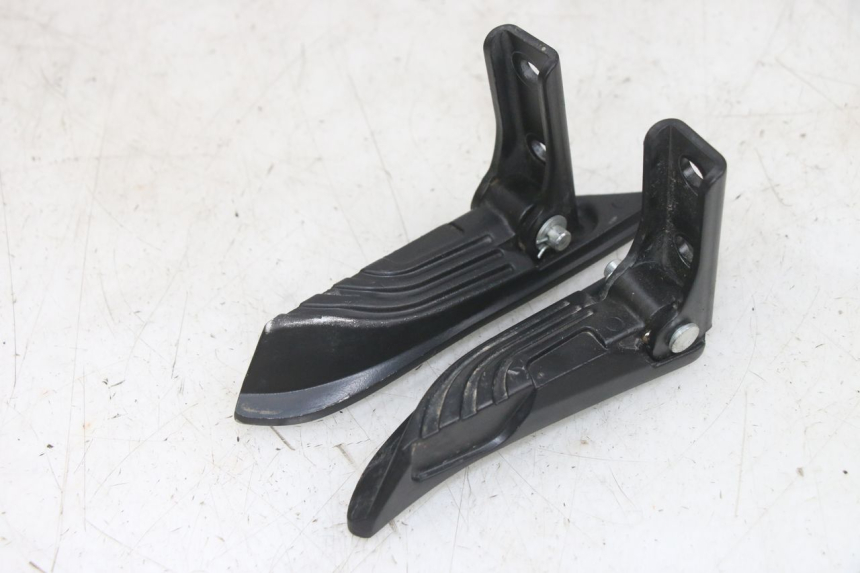 photo de PAIRE CALE PIED ARRIERE APRILIA SXR 50 (2021 - 2023)