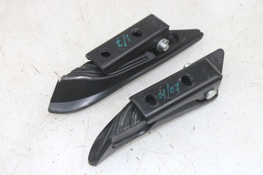 photo de PAIRE CALE PIED ARRIERE APRILIA SXR 50 (2021 - 2023)
