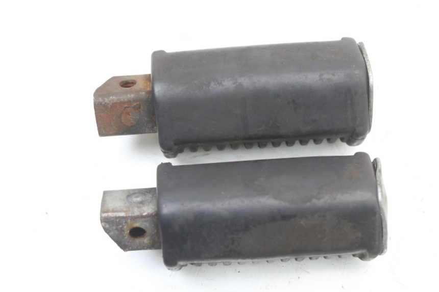 photo de PAIRE CALE PIED ARRIERE HYOSUNG GV AQUILA 125 (2000 - 2004) - Autre angle de vue