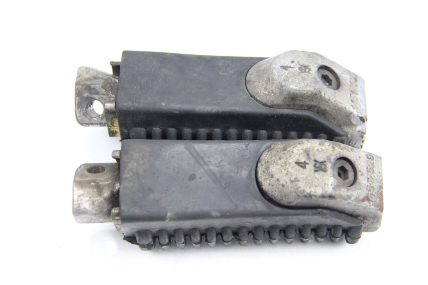 photo de PAIRE CALE PIED ARRIERE BMW K100 1000 (1982 - 1990)