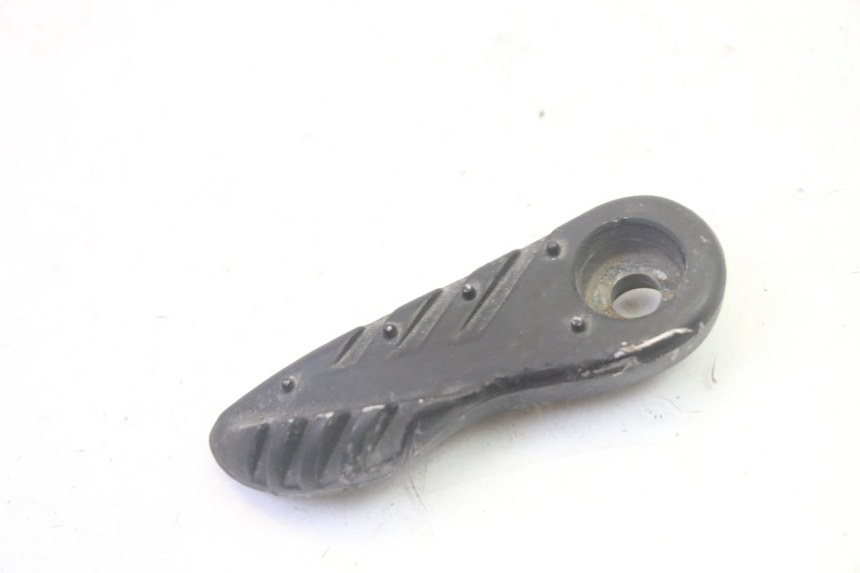 photo de PAIRE CALE PIED ARRIERE MBK BOOSTER SPIRIT 50 (2004 - 2017) - Points de fixation