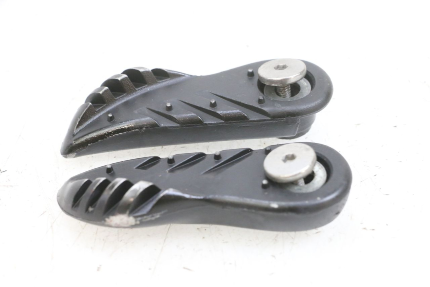 photo de PAIRE CALE PIED ARRIERE YAMAHA BW'S EASY 50 (2013 - 2016) - Points de fixation