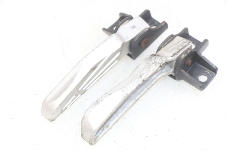 photo de PAIRE CALE PIED ARRIERE SYM FIDDLE 3 III 125 (2014 - 2020)