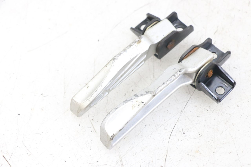 photo de PAIRE CALE PIED ARRIERE SYM FIDDLE 3 III 125 (2014 - 2020)