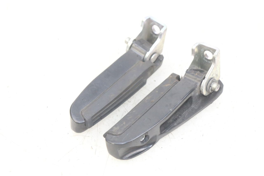 photo de PAIRE CALE PIED ARRIERE PIAGGIO FLY 4T 50 (2013 - 2017)