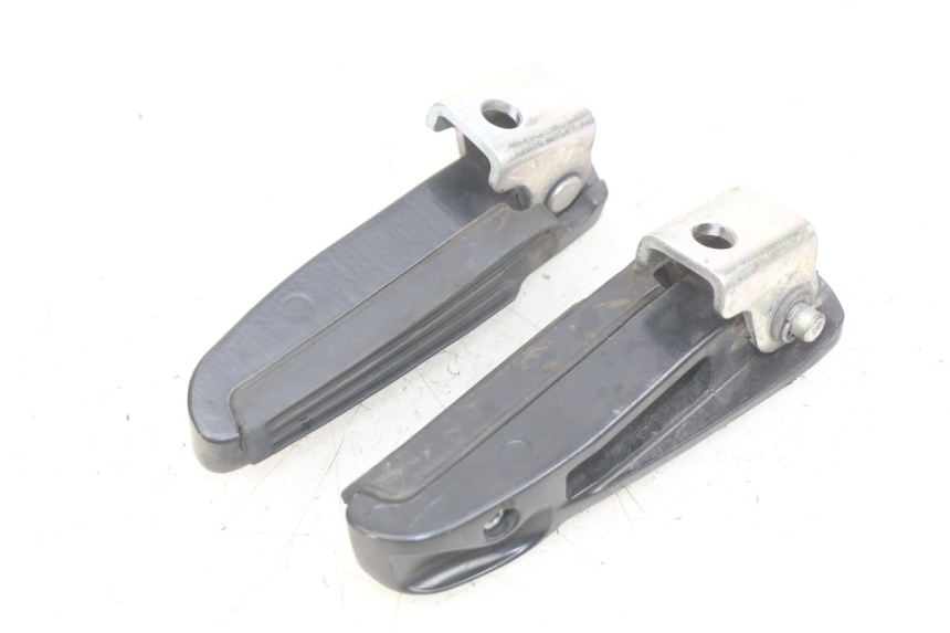 photo de PAIRE CALE PIED ARRIERE PIAGGIO FLY 4T 50 (2013 - 2017)