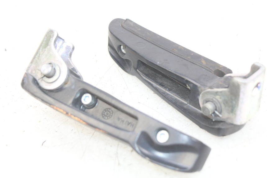 photo de PAIRE CALE PIED ARRIERE PIAGGIO FLY 4T 50 (2013 - 2017)