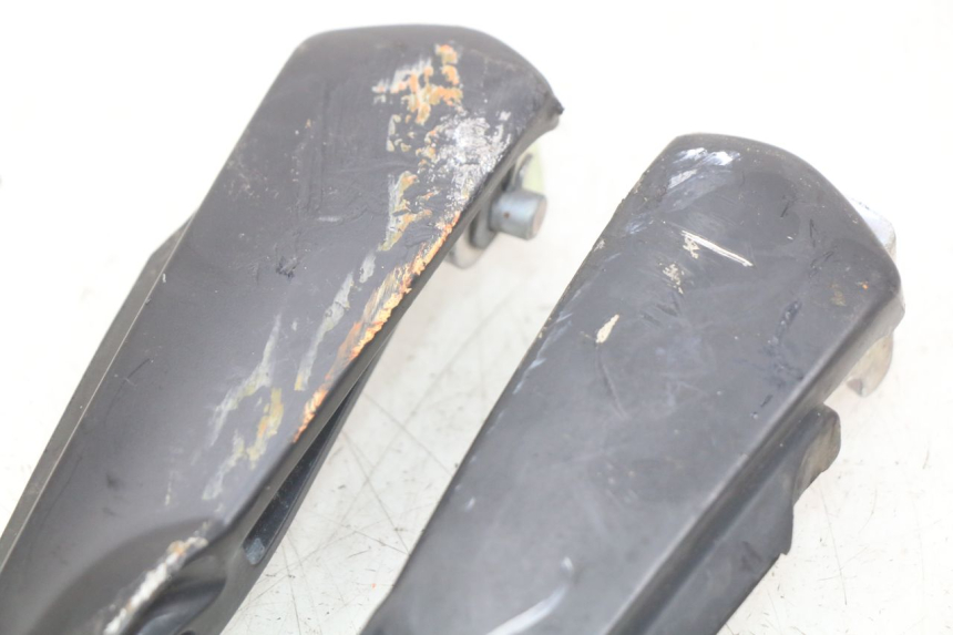 photo de PAIRE CALE PIED ARRIERE PIAGGIO FLY 4T 50 (2013 - 2017)