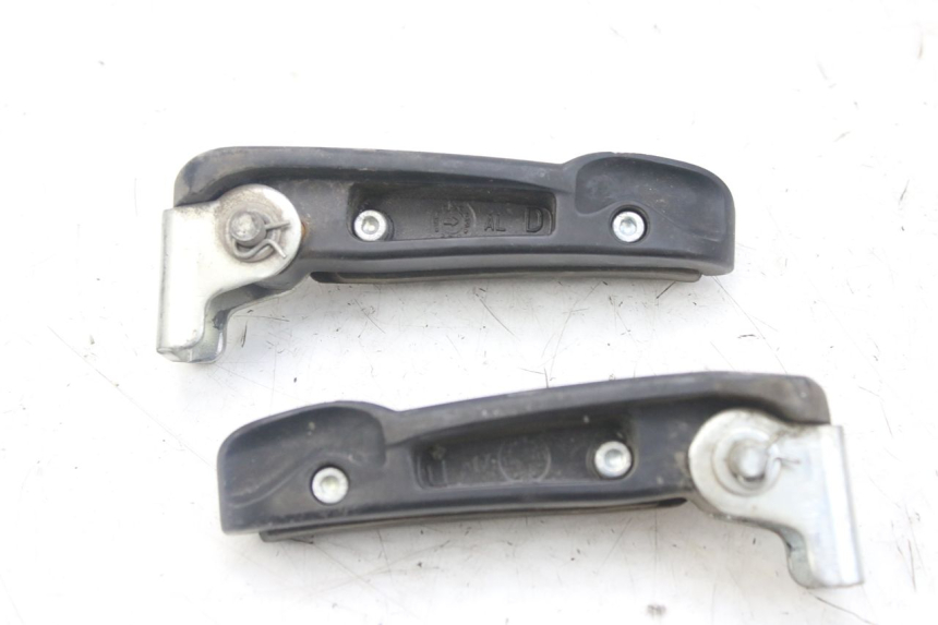 photo de PAIRE CALE PIED ARRIERE PIAGGIO FLY 4T 50 (2013 - 2017)