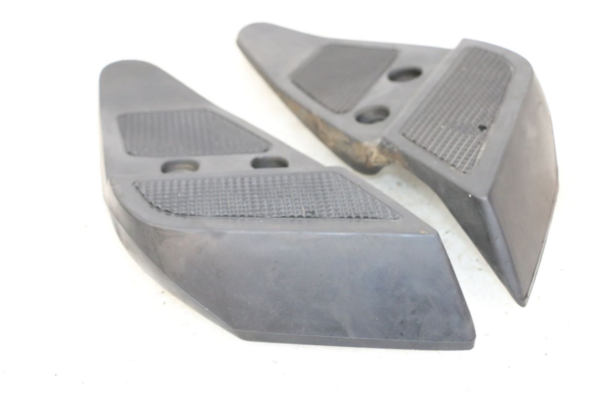 photo de PAIRE CALE PIED ARRIERE HONDA FES PANTHEON 2T 125 (1998 - 2002)