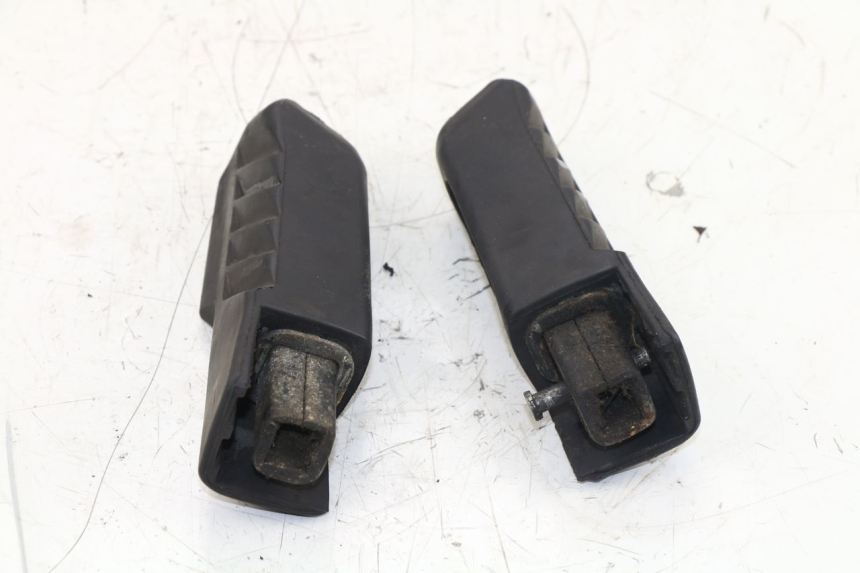photo de PAIRE CALE PIED ARRIERE HONDA FES S-WING SWING 125 (2007 - 2015)