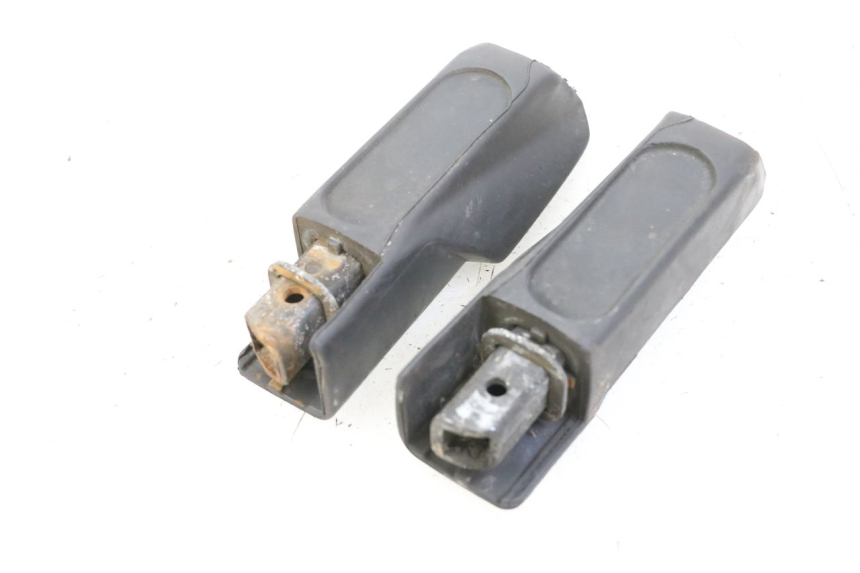 photo de PAIRE CALE PIED ARRIERE HONDA FES S-WING SWING ABS 125 (2007 - 2015)