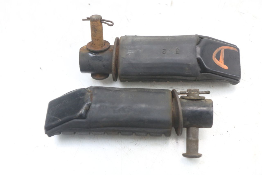 photo de PAIRE CALE PIED ARRIERE HONDA NTV DEAUVILLE 650 (1998 - 2001)