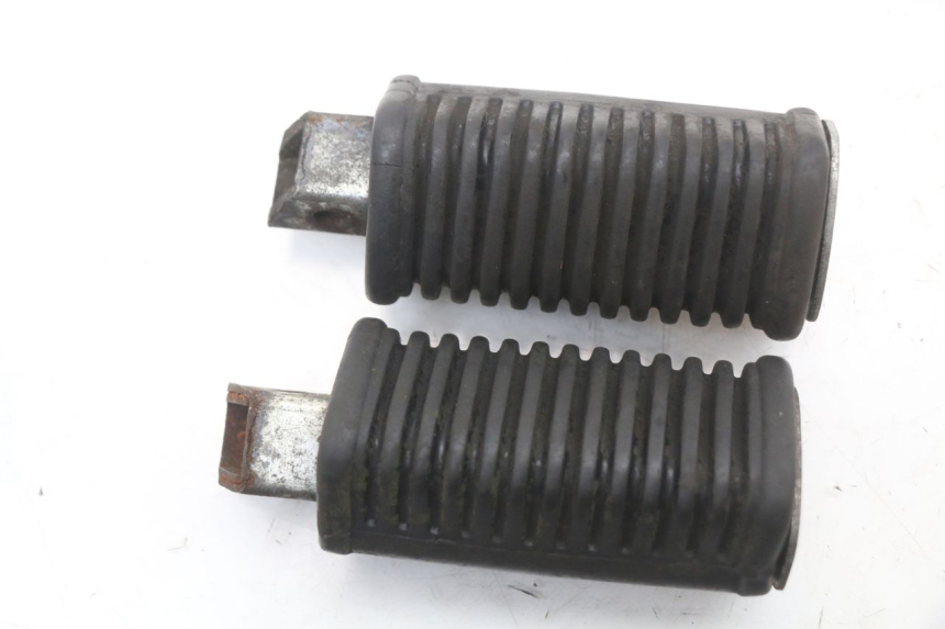 photo de PAIRE CALE PIED ARRIERE HYOSUNG GV AQUILA 125 (2000 - 2004)