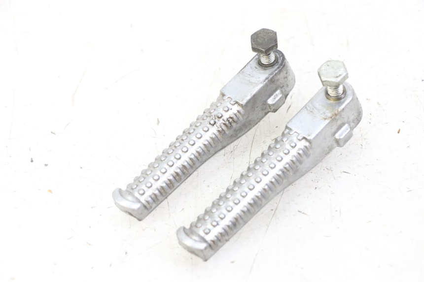 photo de PAIRE CALE PIED ARRIERE PEUGEOT JET FORCE CARBU 50 (2003 - 2016)