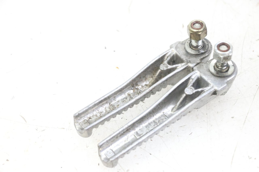 photo de PAIRE CALE PIED ARRIERE PEUGEOT JET FORCE CARBU 50 (2003 - 2016)
