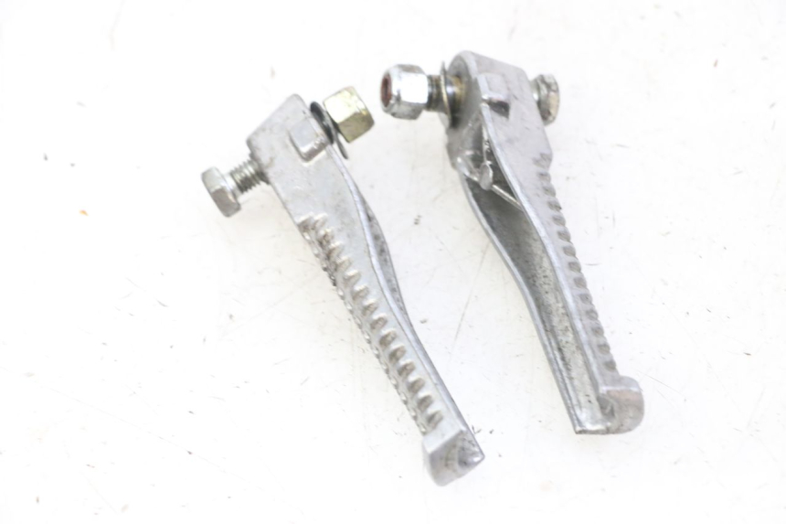 photo de PAIRE CALE PIED ARRIERE PEUGEOT JET FORCE CARBU 50 (2003 - 2016)
