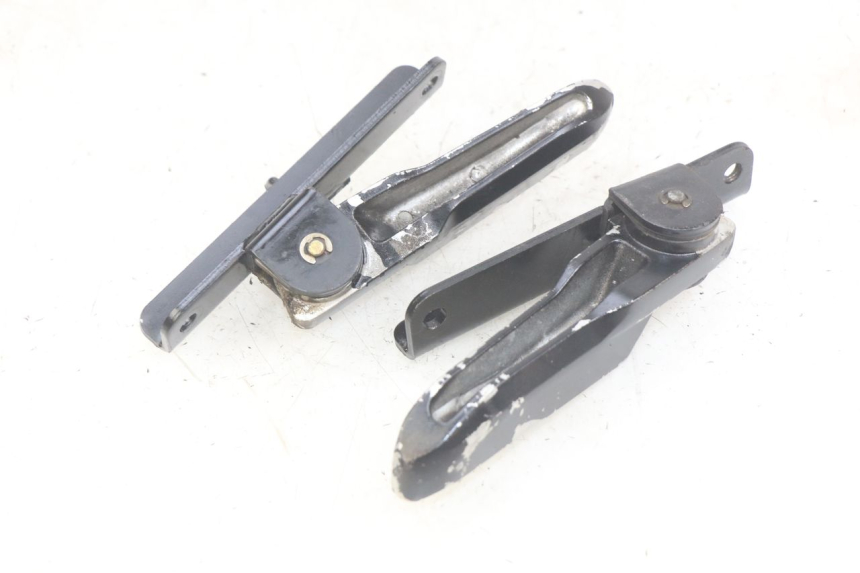 photo de PAIRE CALE PIED ARRIERE SYM JET SPORT XR 50 (2006 - 2015)