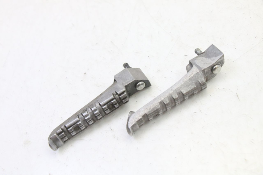 photo de PAIRE CALE PIED ARRIERE YAMAHA JOG R 50 (2004 - 2014)