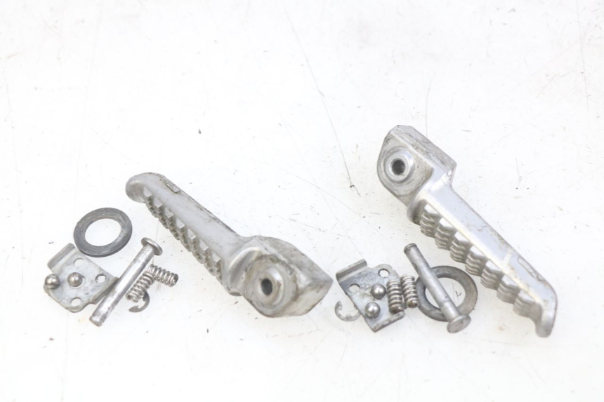 photo de PAIRE CALE PIED ARRIERE KAWASAKI Z 750 (2007 - 2013)