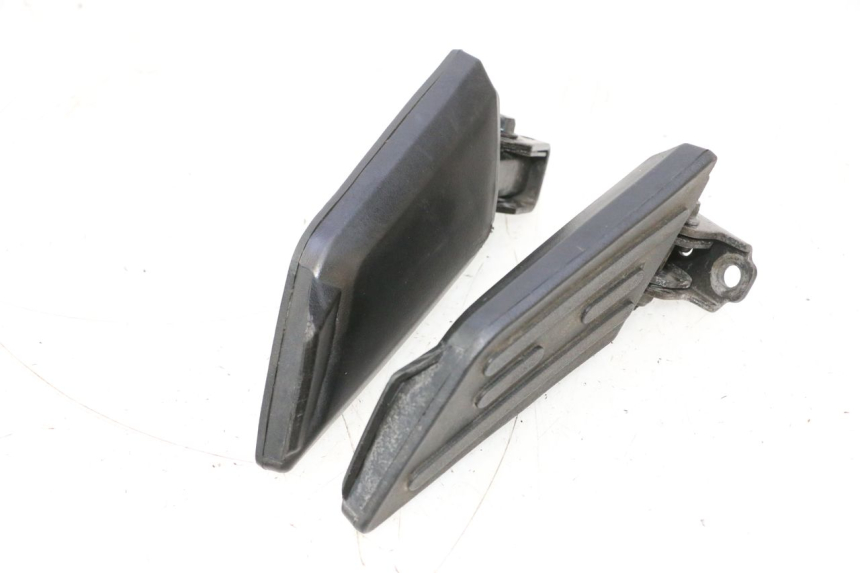 photo de PAIRE CALE PIED ARRIERE PEUGEOT KISBEE 2T 50 (2010 - 2017) - Zoom état d’usage