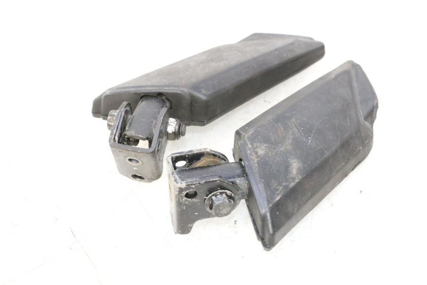 photo de PAIRE CALE PIED ARRIERE PEUGEOT KISBEE 2T 50 (2010 - 2017) - Points de fixation