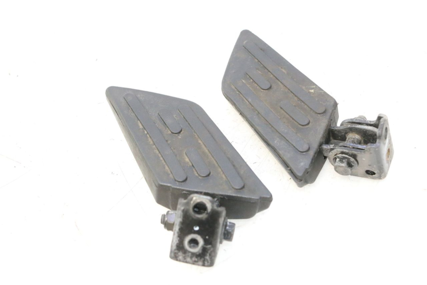 photo de PAIRE CALE PIED ARRIERE PEUGEOT KISBEE 2T 50 (2010 - 2017) - État de surface