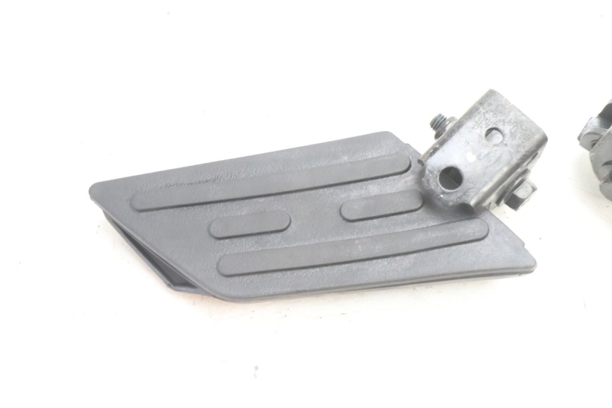 photo de PAIRE CALE PIED ARRIERE PEUGEOT KISBEE 2T 50 (2010 - 2017) - Autre angle de vue