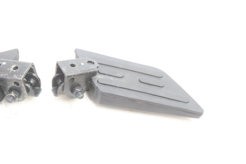 photo de PAIRE CALE PIED ARRIERE PEUGEOT KISBEE 2T 50 (2010 - 2017) - État de surface