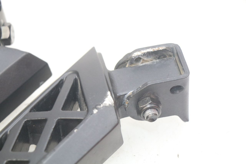 photo de PAIRE CALE PIED ARRIERE PEUGEOT KISBEE 4T 50 (2018 - 2022)