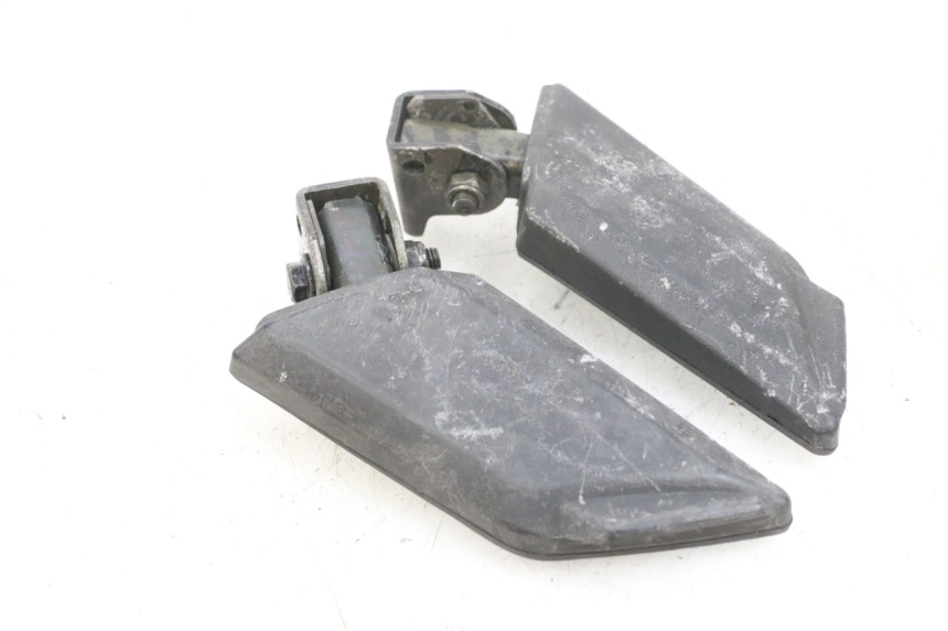 photo de PAIRE CALE PIED ARRIERE PEUGEOT KISBEE 4T 50 (2010 - 2017) - Autre angle de vue