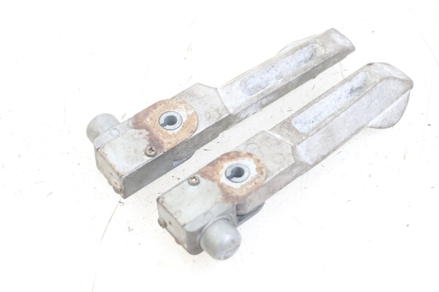 photo de PAIRE CALE PIED ARRIERE KYMCO LIKE 125 (2009 - 2016) - Zoom état d’usage