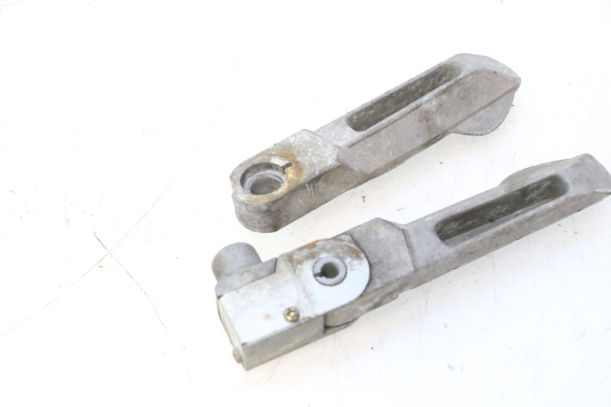 photo de PAIRE CALE PIED ARRIERE KYMCO LIKE 125 (2009 - 2016) - Zoom état d’usage