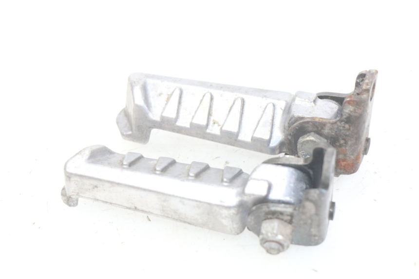 photo de PAIRE CALE PIED ARRIERE PEUGEOT LUDIX BLASTER 50 (2006 - 2014)