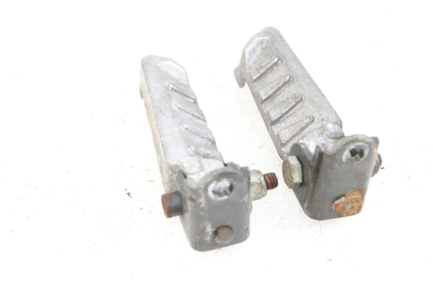 photo de PAIRE CALE PIED ARRIERE PEUGEOT LUDIX 50 (2008 - 2017)